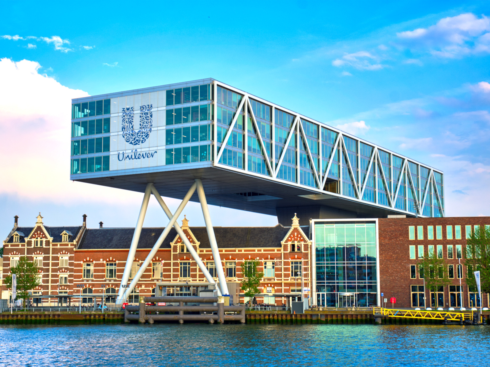 AMBROSETTI LIVEVIA WEB 
Net Positive: fare impresa dando al mondo più di quanto si prende. Cosa stanno facendo le multinazionali nel mondo